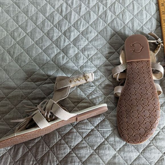 C wonder taupe sandals with fringe size 8 - Picture 3 of 4